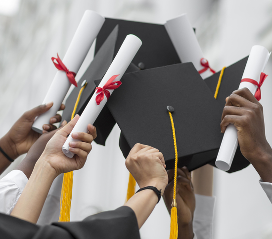 ELTE DIPLOMAOSZT� �NNEPS�G