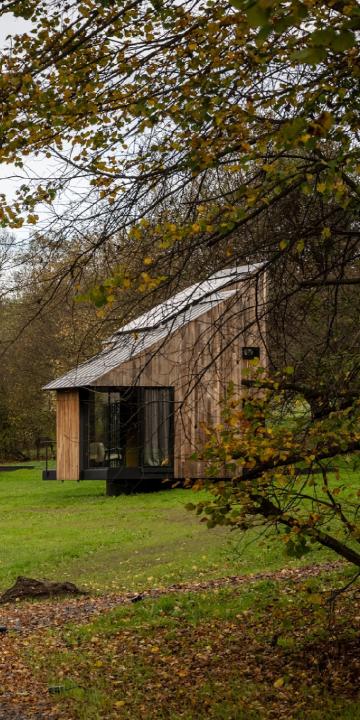 HAGYOM�NY �S MODERNIT�S AZ �RS�G, VENDVID�K �P�T�SZET�BEN