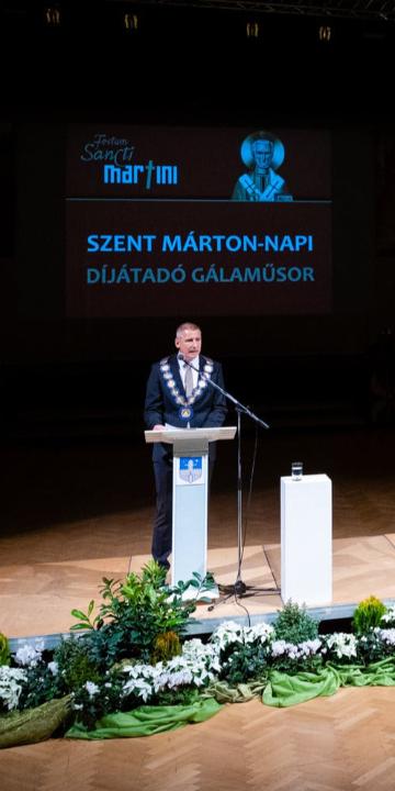 SZENT MRTON-NAPI DJTAD GLA 